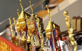 斗地主这牌该不该炸（斗地主这手牌要不要炸？）